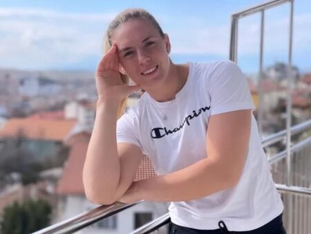 Починалата шампионка по борба Жанет имала лични проблеми - проговори треньорът ѝ