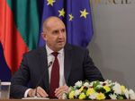 "Маркет линкс": Кабинетът „Радев“ бележи лек спад на доверието, Делян Пеевски с нов антирекорд