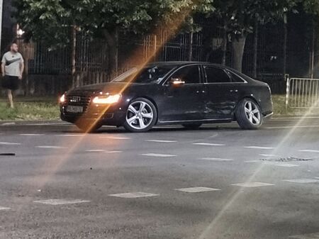 Ауди катастрофира на входа на Подземната улица в Бургас