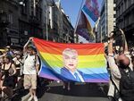 Над 10 000 унгарци участваха в първия гей парад след падането на Орбан