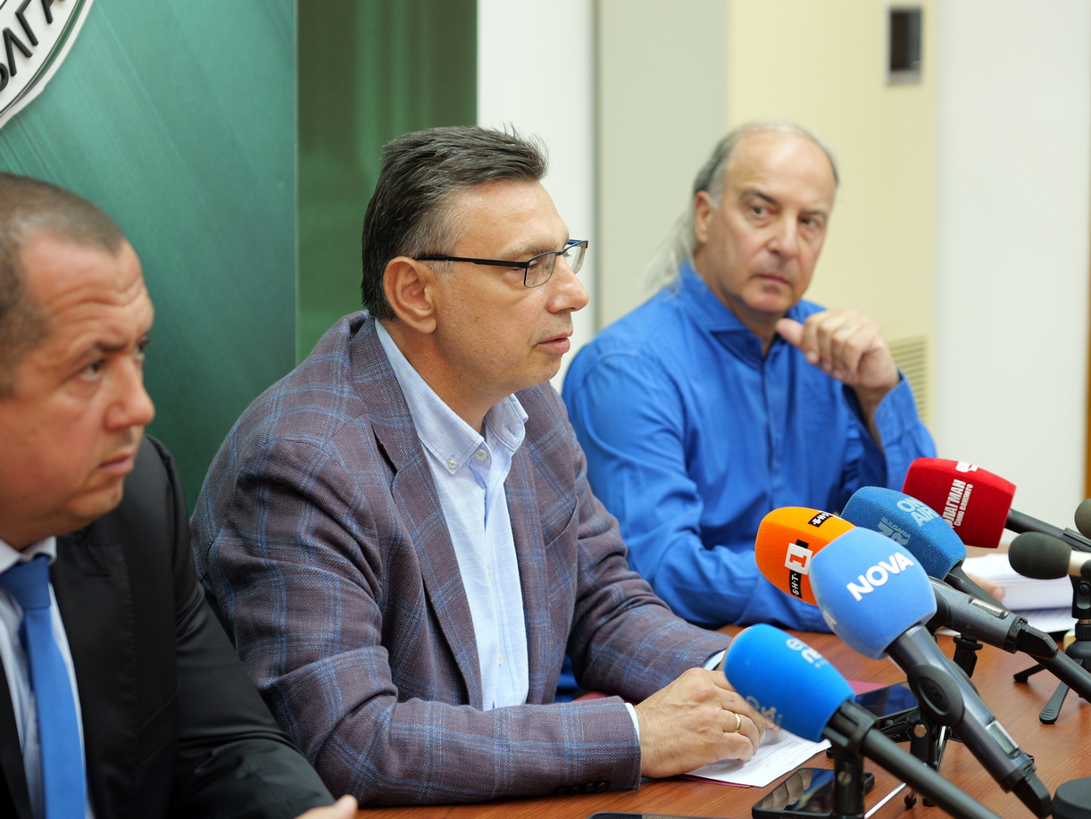 Намерили 33 хил евро с неясен произход ръцете му светнали