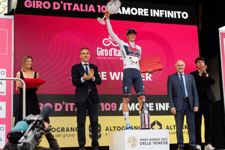 Флагман.бг е водещ медиен партньор при историческото домакинство на Giro d’Italia 2026, сочи експертен доклад