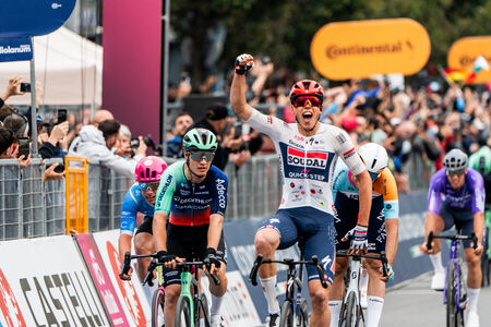 Флагман.бг е водещ медиен партньор при историческото домакинство на Giro d’Italia 2026, сочи експертен доклад