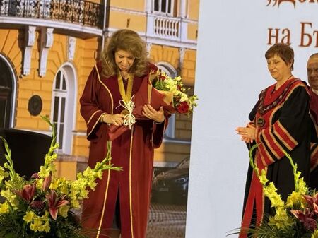 БАН удостои президента Илияна Йотова с почетното звание „Доктор хонорис кауза“