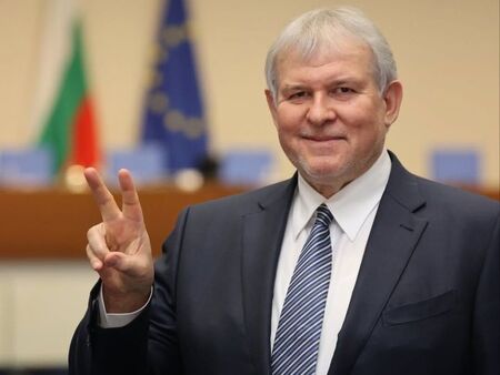 Епохата „Румен Христов“ в СДС приключи: Сините сменят лидера си