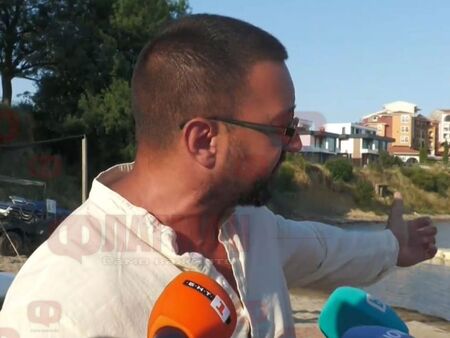 Нова версия за ужаса край Ахелой: младежите сами скочили в морето