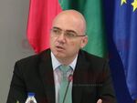 Дара и Карлос показват на туристи райските места в България