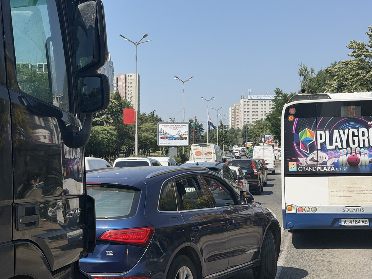 Километрични тапи и изнервени шофьори бележат пика на туристическия сезон