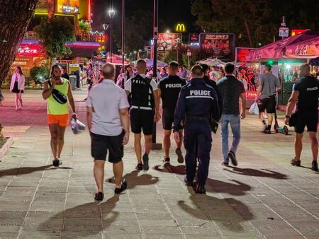 Жега в Слънчев бряг: Мащабна полицейска клопка за наркотици и райски газ, 10 закопчани за денонощие