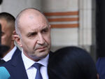 Радев: Американските военни самолети напуснаха София, рискът от атаки е минимизиран