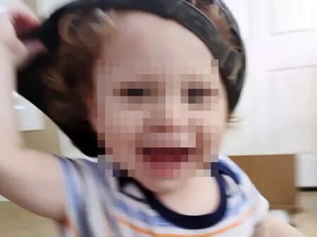 Чудо в моргата: Обявено за мъртво бебе възкръсна часове след като лекар арогантно го отписа