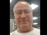 Живеейки в един от най-слънчевите и красиви морски градове у нас, Емил никога не е предполагал, че ще се изправи лице в лице с коварната болест - кожния меланом