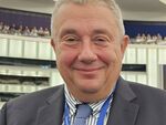Новият председател на СДС Илия Лазаров (вляво) застава начело на синята партия с амбициозен план за обединение на десните сили.