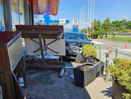 Бургазлийка заби Мерцедеса си в заведение на АМ "Тракия"