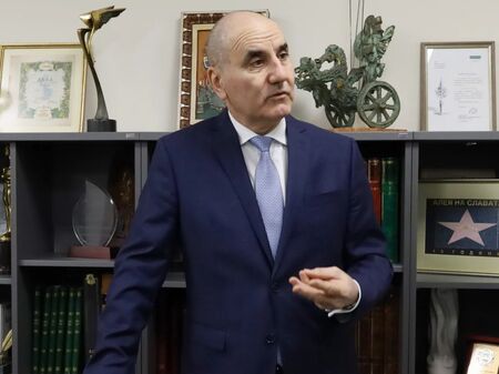 Служебен вход и изтрити данни: Цветанов разкри как Десислава Атанасова е качена на частния джет на Пеевски