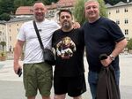 Доскорошният червен лидер излезе победител от най-важната битка в живота си и вече се прибра в София, подкрепян от най-близките си приятели в политиката
