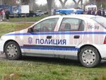Машинистът е направил всичко възможно да спре влака, но това е било невъзможно. Жената е издъхнала на място. До влака има полицейски патрулки с пуснати сигнални светлини