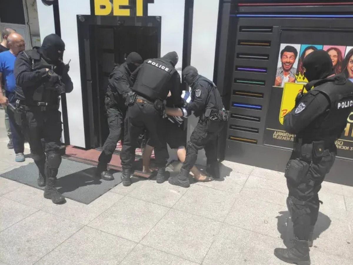 Нелегално казино в централната част на Бургас бе разбито при