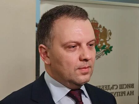 Найденов за Десислава Атанасова: Липсва разпоредба за освобождаване на конституционни съдии