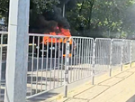 Колата гори край пешеходната пътека до спирката на бл. „Народен юмрук”