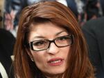 Десислава Атанасова извади официална справка от Истанбул, за да обори Демерджиев за полетите с Пеевски
