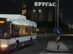 Транспортната връзка между тях прекъсва около 21 ч., а след това вечерните събития, концерти и заведения остават практически недостъпни за хората без личен автомобил, отбелязва той