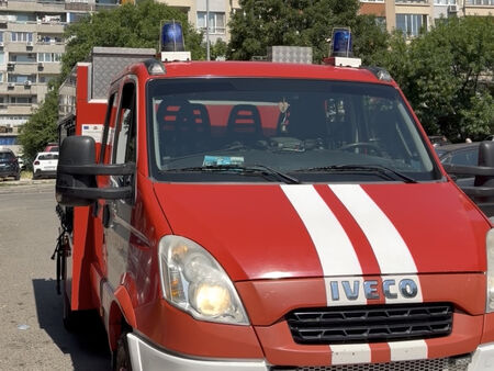 Жегите претовариха мрежата в Бургас, забравено зарядно може да изпепели дома ви