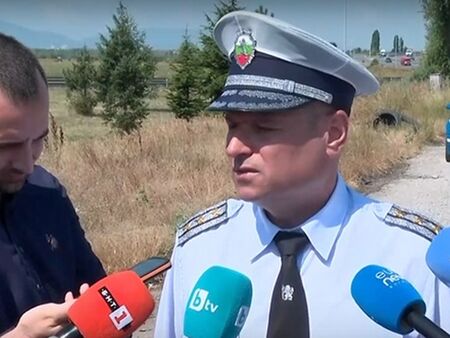 Водач на ТИР с 37 акта и 98 фиша хванат без право да шофира