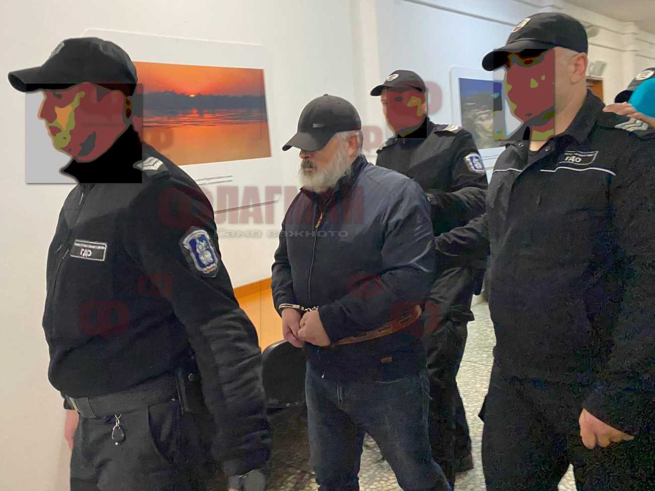 Служители на ГДИН са под проверка след откриването на три