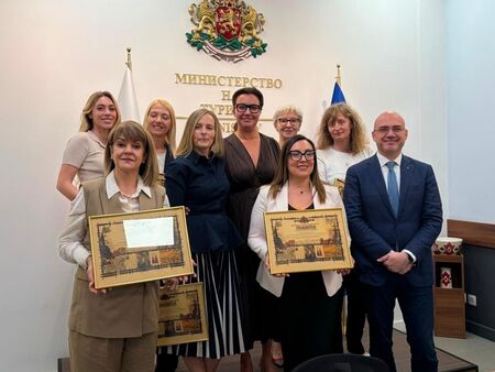 Утре Маргарита Петкова представя премиерно новата си книга „Тъй рече Виктор“ в Бургас