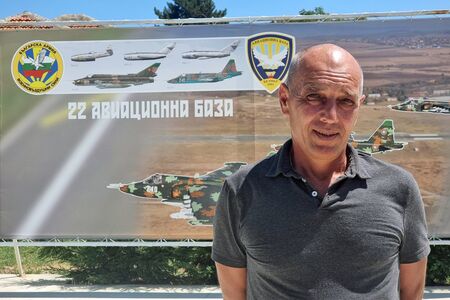 Половин Безмер се подписа срещу самолетите на САЩ, селото излиза на протест
