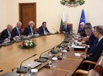 Службите след спешна среща при Радев: Няма пряка заплаха за България