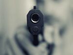 Жена с газов пистолет нахлу в аптека и поиска оборота
