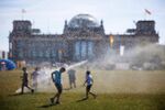 Тропически нощи и нови горещи вълни: Европа се готви за по-топъл от нормалното август