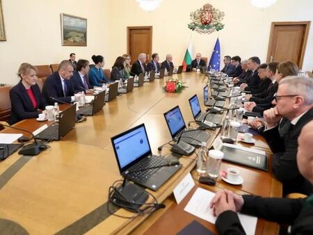 Румен Радев обвини прокуратурата, че блокира разследвания за крупна корупция