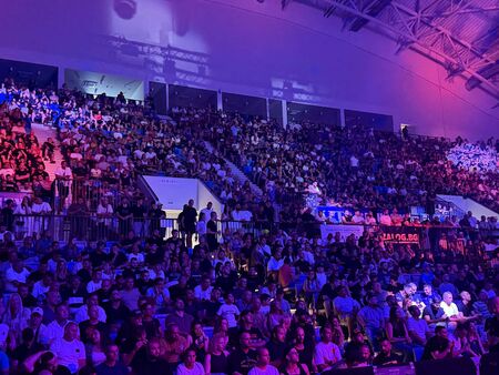 „Арена Бургас“ се пръска по шевовете! 8000 души взривиха залата за MMA шоуто BRAVE