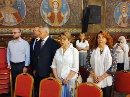 Патриарх Даниил прекъсна литургията след скандирания срещу Митрофанова