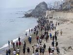 Мадрид прати 3000 жандармеристи в Сеута след мигрантския щурм