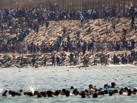 Жертвите след щурма към Сеута растат: Мароко потвърди 11, Испания отчита 72