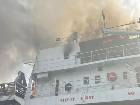 Дронове удариха турски кораб в Черно море, трима моряци са в тежко състояние