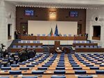 Парламентът заделя над 1 млн. евро за самолетни билети, в списъка е и Москва
