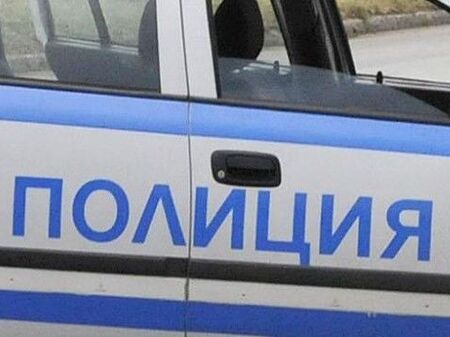 Крадец разби прозорец в Средец и отмъкна три килима и два парфюма