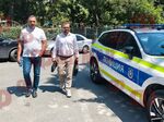 Христо Широков пристигна за разпит и задържане в Областната дирекция, придружаван от адвоката си Марио Найденов