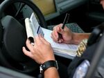 Две банкноти от по 50 евро не помогнаха - полицаите го задържаха, образувани са две бързи производства