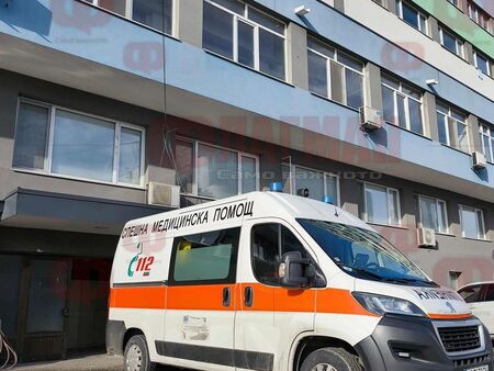 Бургазлия със "Сузуки" пострада тежко край Приморско, блъснато е и 9-годишно дете