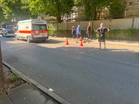 Обрат след катастрофата в центъра на Бургас: Жената е с опасност за живота и спукан череп