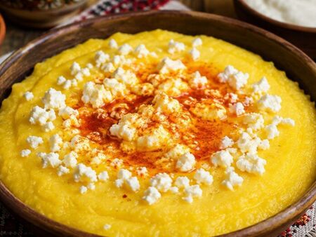 Качамак като от бабината печка: Малко продукти, много масло и вкус от едно време