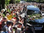 Стотици изпратиха Бони Тайлър: Уелс се сбогува с една от големите си звезди