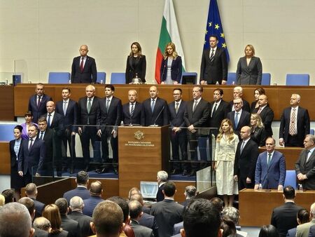 100 дни кабинет Радев: ГЕРБ, ДБ и ПП атакуваха властта за цените, кадрите и липсата на реформи