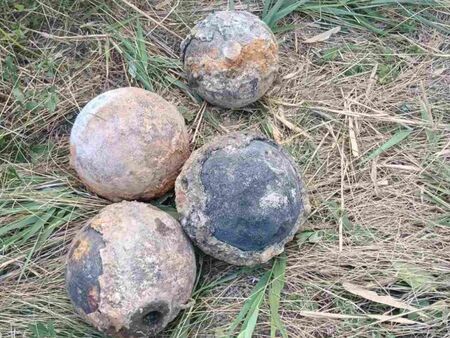 Военни обезвредиха четири артилерийски гюлета, открити в Дунав край Силистра